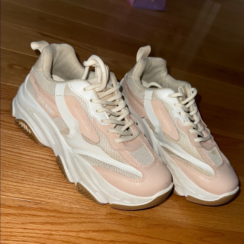 Steve Madden Cream Sneakers size 4 Girls